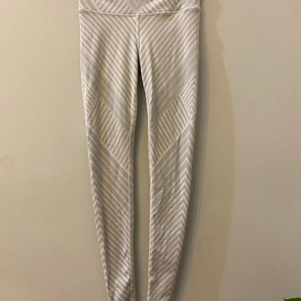 Alo Yoga Gray White Striped Leggings Women Size XS